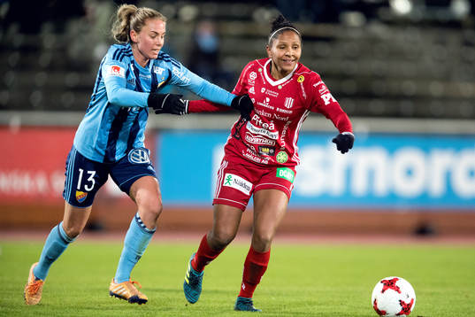 Djurgårdens Petronella Ekroth och Piteås Madelen Janogy