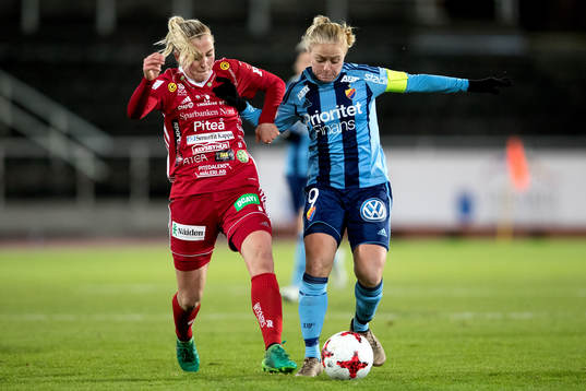 Piteås Julia Karlenäs och Djurgårdens Mia Jalkerud
