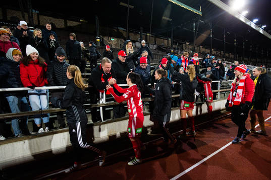 Piteås spelare tackar publiken
