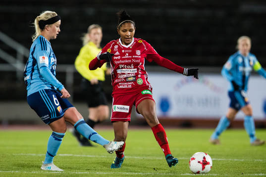 Djurgårdens Annika Kukkonen och Piteås Madelen Janogy