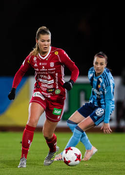 Piteås Nina Jakobsson och Djurgårdens Hallbera Gisladottir