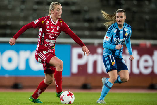 Piteås Julia Karlenäs och Djurgårdens Alexandra Höglund