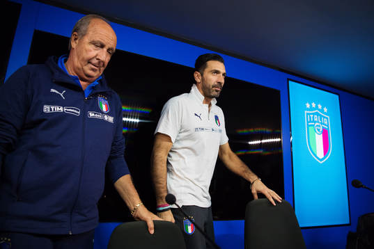 Förbundskapten Gian Piero Ventura och Gianluigi Buffon på