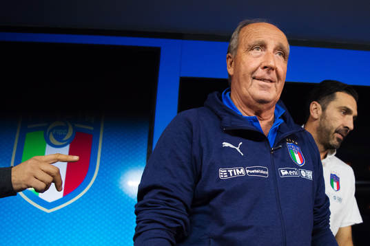 Förbundskapten Gian Piero Ventura och Gianluigi Buffon på