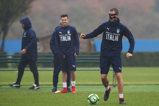 Bläddra bland fler bilder av Fotboll, VM-kval, inför play-off, träning Italien