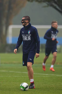 Leonardo Bonucci med ett ansiktsskydd