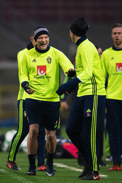 John Guidetti skojar med Victor Nilsson Lindelöf
