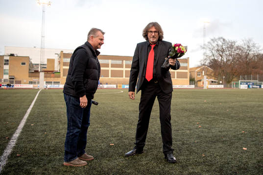 LB07s tränare Sven Sjunnesson avtackas av ordförande
