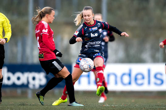 LB07s Elin Björklund och Linköpings Tove Almqvist