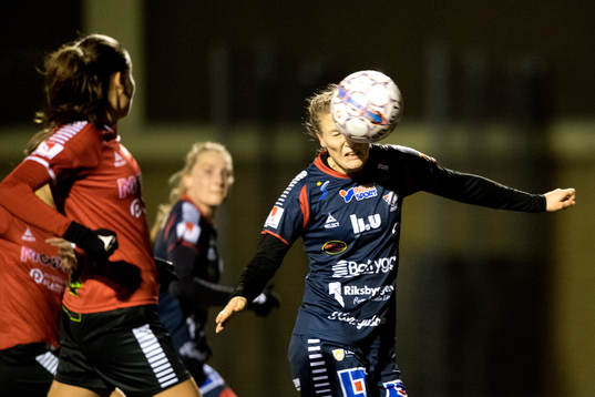 Linköpings Lisa Lantz nickar in 0-1