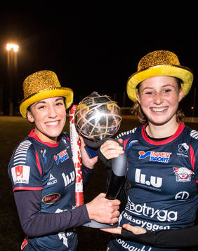 Linköpings Anna Oscarsson och Nicoline Sörensen jublar