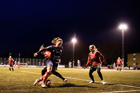 Linköpings Irma Helin mot LB07s Anna Björk