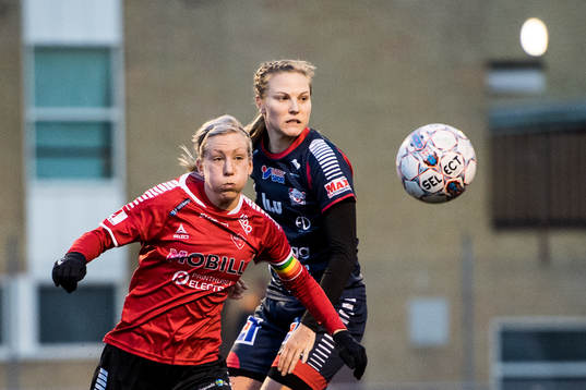 LB07s Mia Persson och Linköpings Emma Lennartsson