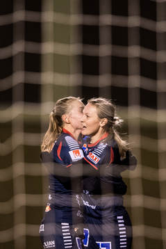 Linköpings Lisa Lantz jublar med Maja Kildemoes