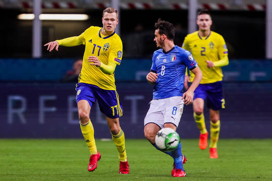 Sveriges Viktor Claesson och Italiens Alessandro Florenzi