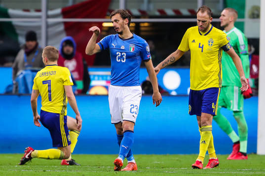 Sveriges Sebastian Larsson, Italiens Manolo Gabbiadini och