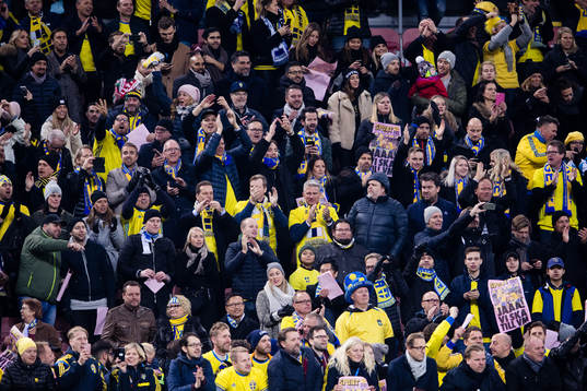 Sveriges supportrar jublar