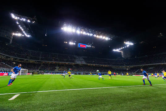 Italiens Antonio Candreva med ett inkast