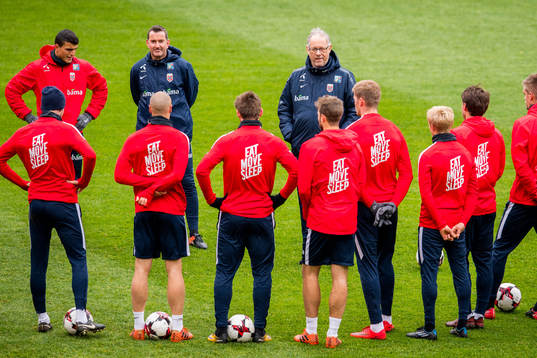 Per Joar Hansen, assistant coach, and Lars Lagerbäck, head