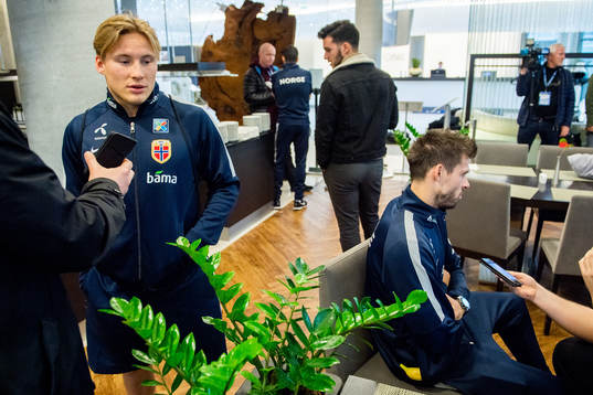 Jonas Svensson and goalkeeper Rune Almenning Jarstein of
