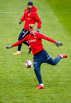 Alexander Sørloth and Jo Inge Berget of Norway