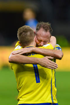 Sveriges Andreas Granqvist kramar om Sebastian Larsson