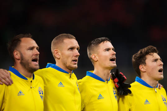 Sveriges Andreas Granqvist, målvakt Robin Olsen, Mikael