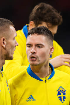 Sveriges Mikael Lustig reagerar