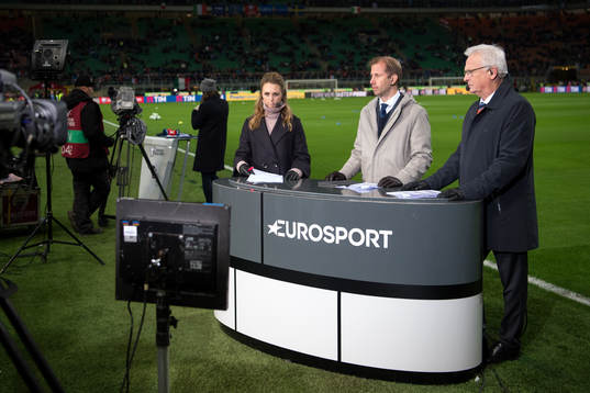 Karin Frick, Simon Bank och Hans Backe i Eurosports studio