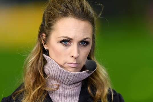 Karin Frick i Eurosports Studio innan fotbollsmatchen i