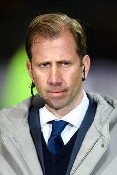 Simon Bank i Eurosports Studio innan fotbollsmatchen i