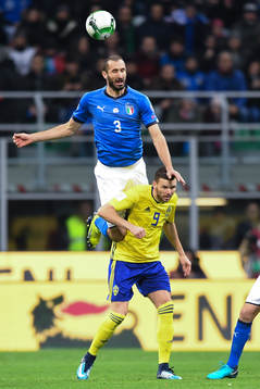 Italiens Giorgio Chiellini och Marcus Berg