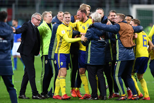 De svenska spelarna jublar
