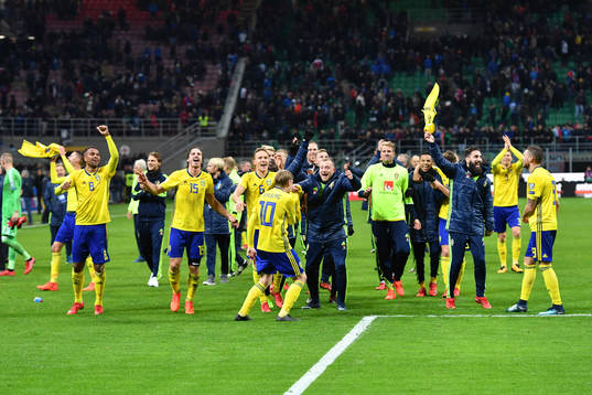 De svenska spelarna jublar