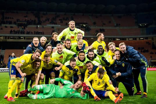 Sveriges spelare jublar