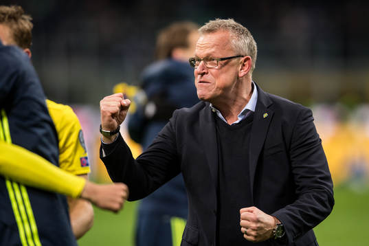 Sveriges förbundskapten Janne Andersson jublar