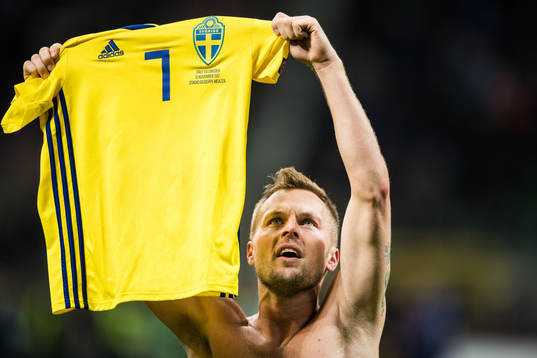 Sveriges Sebastian Larsson jublar