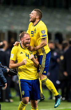 Sveriges Marcus Berg jublar med Andreas Granqvist