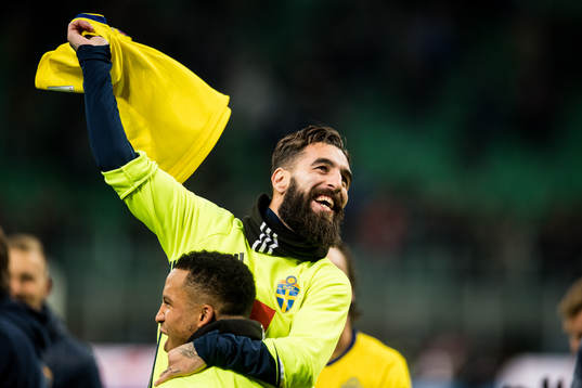 Sveriges Jimmy Durmaz jublar