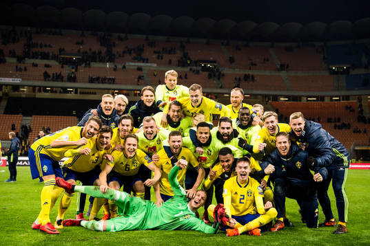 Sveriges spelare jublar