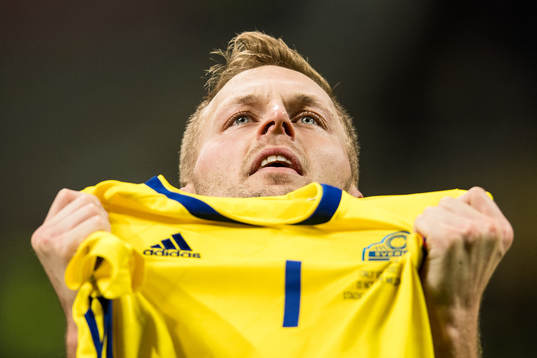 Sveriges Sebastian Larsson jublar