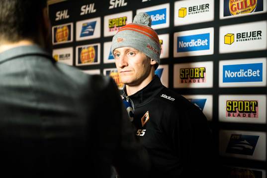 Karlskronas David Printz blir intervjuad av CMORE innan