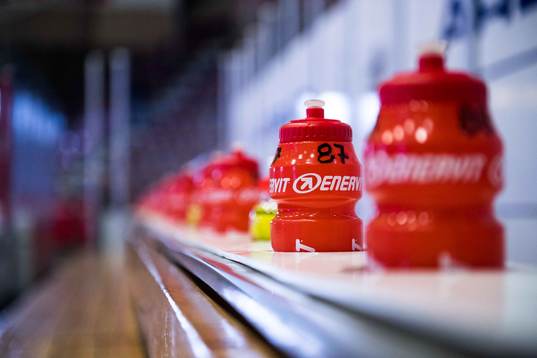 sportdryck i båset innan ishockeymatchen i SHL mellan
