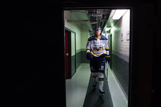 s Kevin Stenlund före ishockeymatchen i SHL mellan Brynäs
