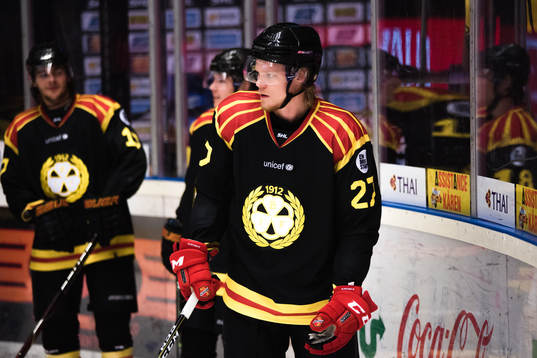 Brynäs Ludvig Nilsson före ishockeymatchen i SHL mellan