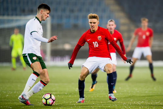 Danny Kane of Irland and Martin Ødegaard of Norway