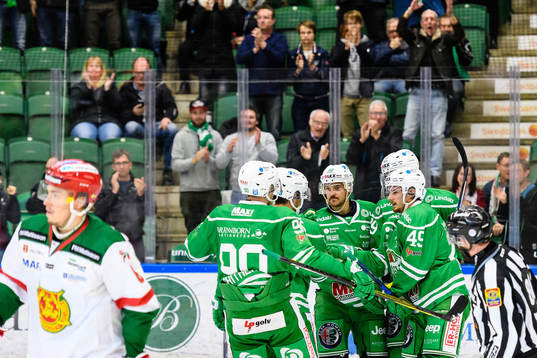 Rögles spelare jublar