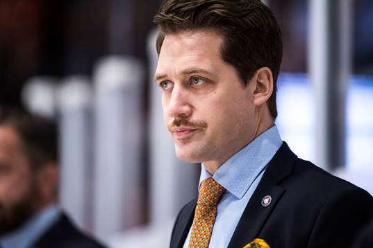 Växjös tränare Sam Hallam  deppar