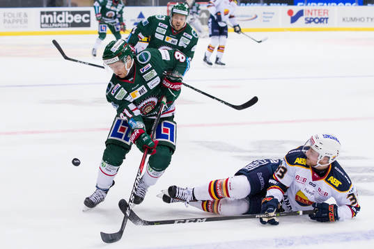 Frölundas Ryan Lasch mot Djurgårdens Linus Hultström