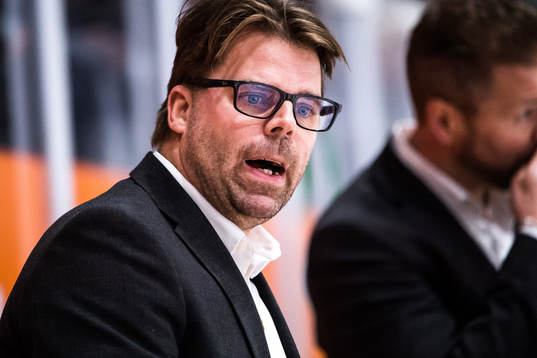 Karlskronas tränare Ove Molin reagerar